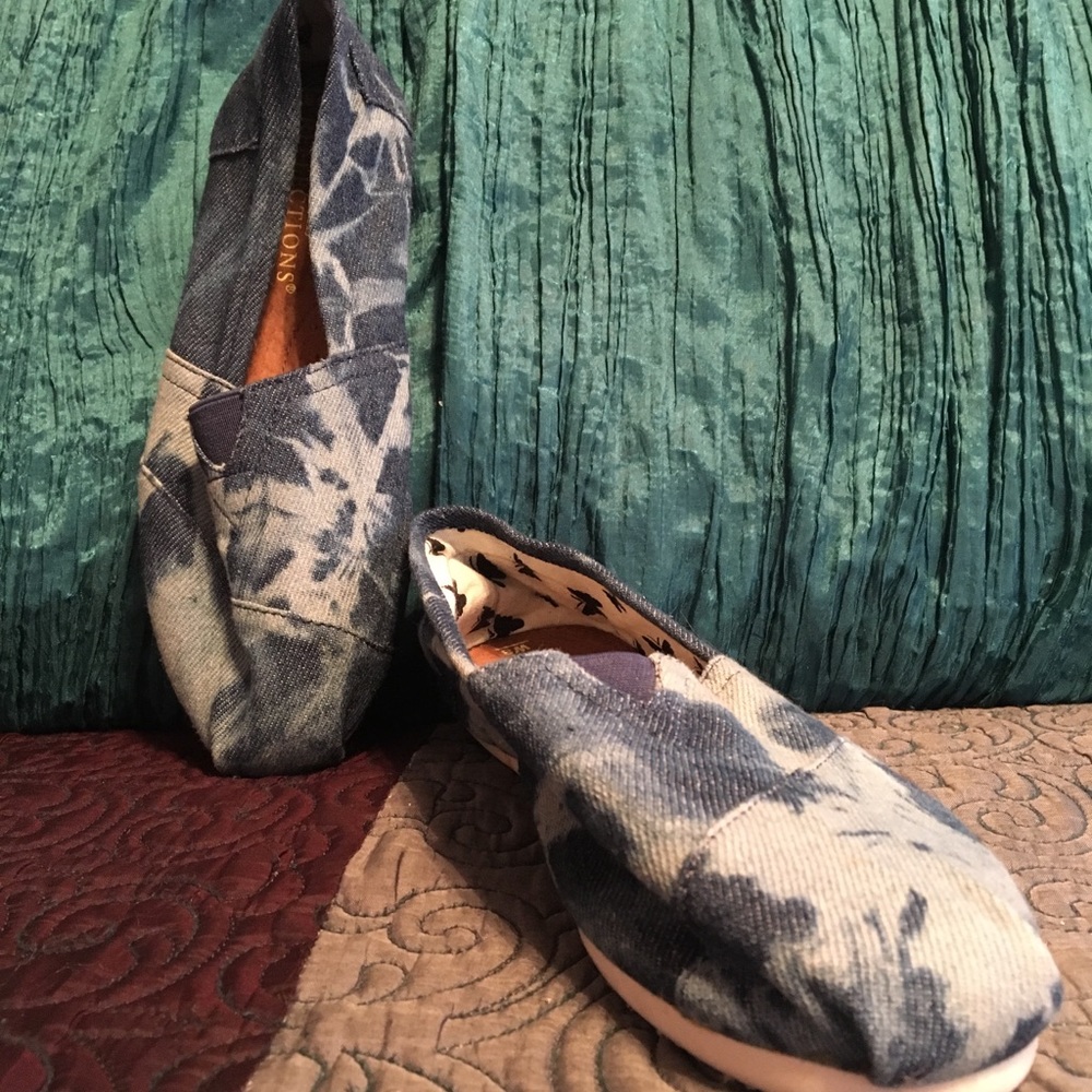 Stonewashed denim slip on flat.